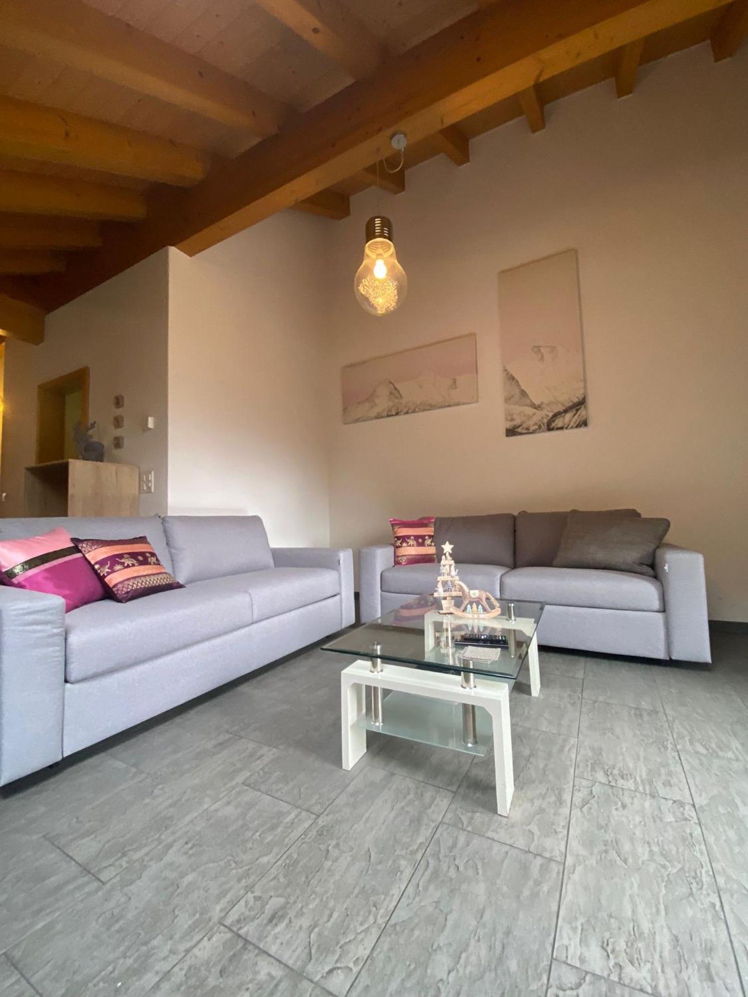 Ferienwohnung Charming Penthouse Lauterbrunnen Exterior foto