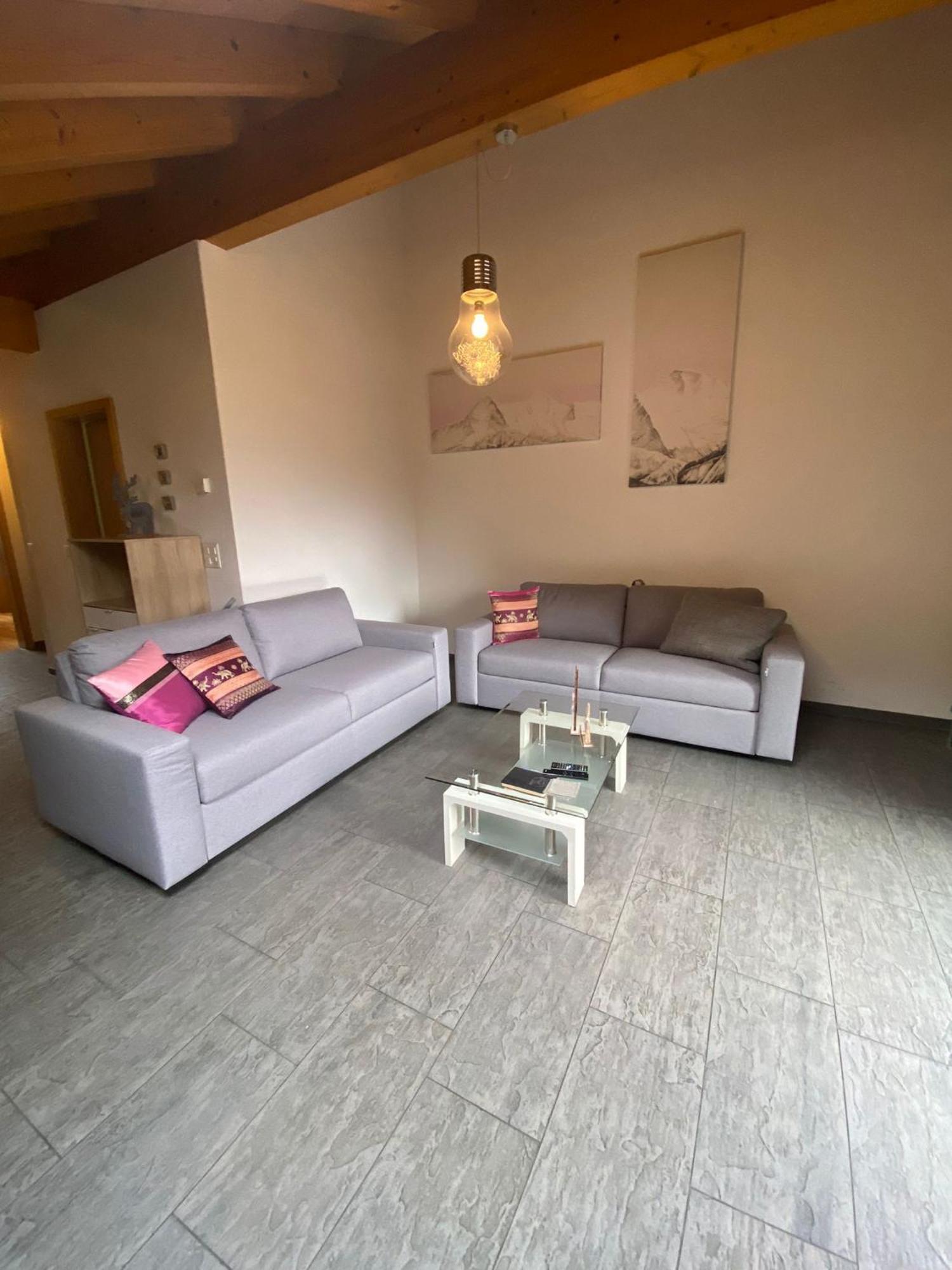 Ferienwohnung Charming Penthouse Lauterbrunnen Exterior foto