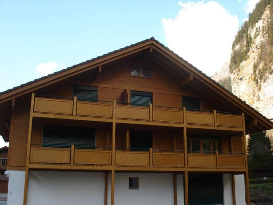 Ferienwohnung Charming Penthouse Lauterbrunnen Exterior foto
