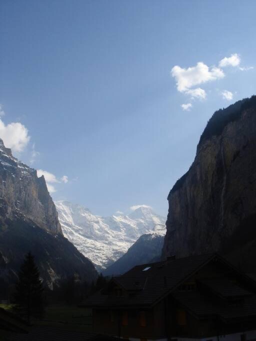 Ferienwohnung Charming Penthouse Lauterbrunnen Exterior foto
