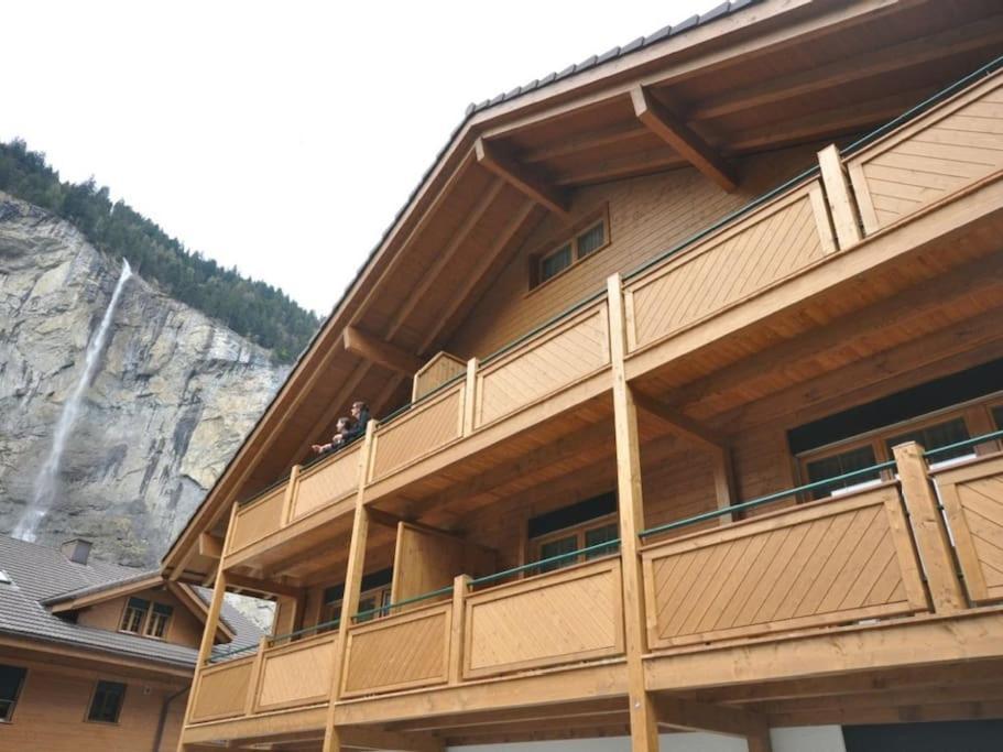 Ferienwohnung Charming Penthouse Lauterbrunnen Exterior foto