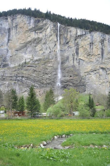 Ferienwohnung Charming Penthouse Lauterbrunnen Exterior foto