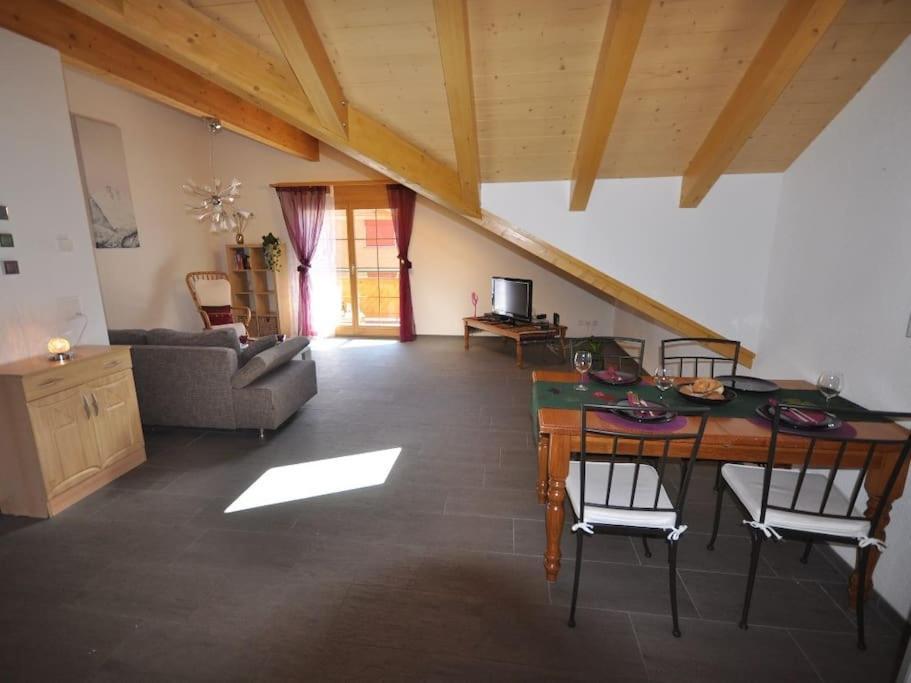 Ferienwohnung Charming Penthouse Lauterbrunnen Exterior foto
