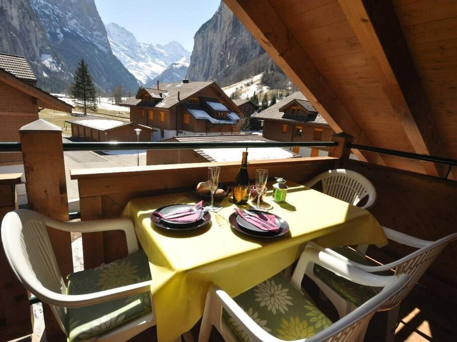 Ferienwohnung Charming Penthouse Lauterbrunnen Exterior foto