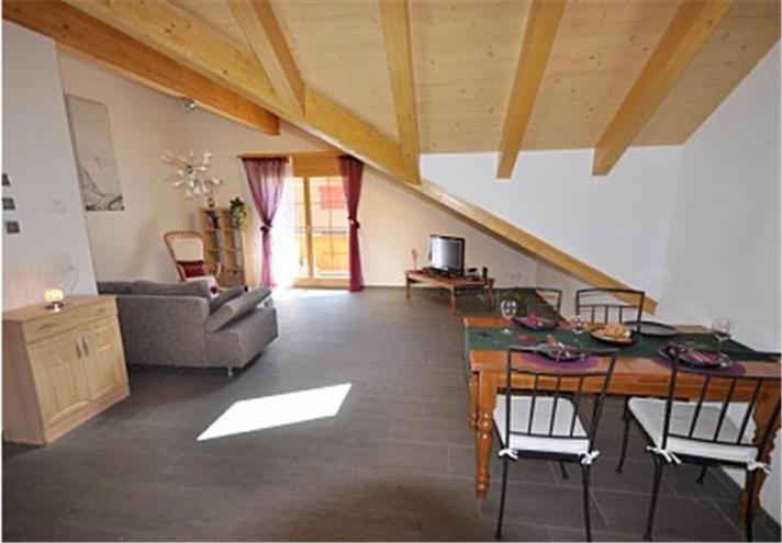 Ferienwohnung Charming Penthouse Lauterbrunnen Zimmer foto
