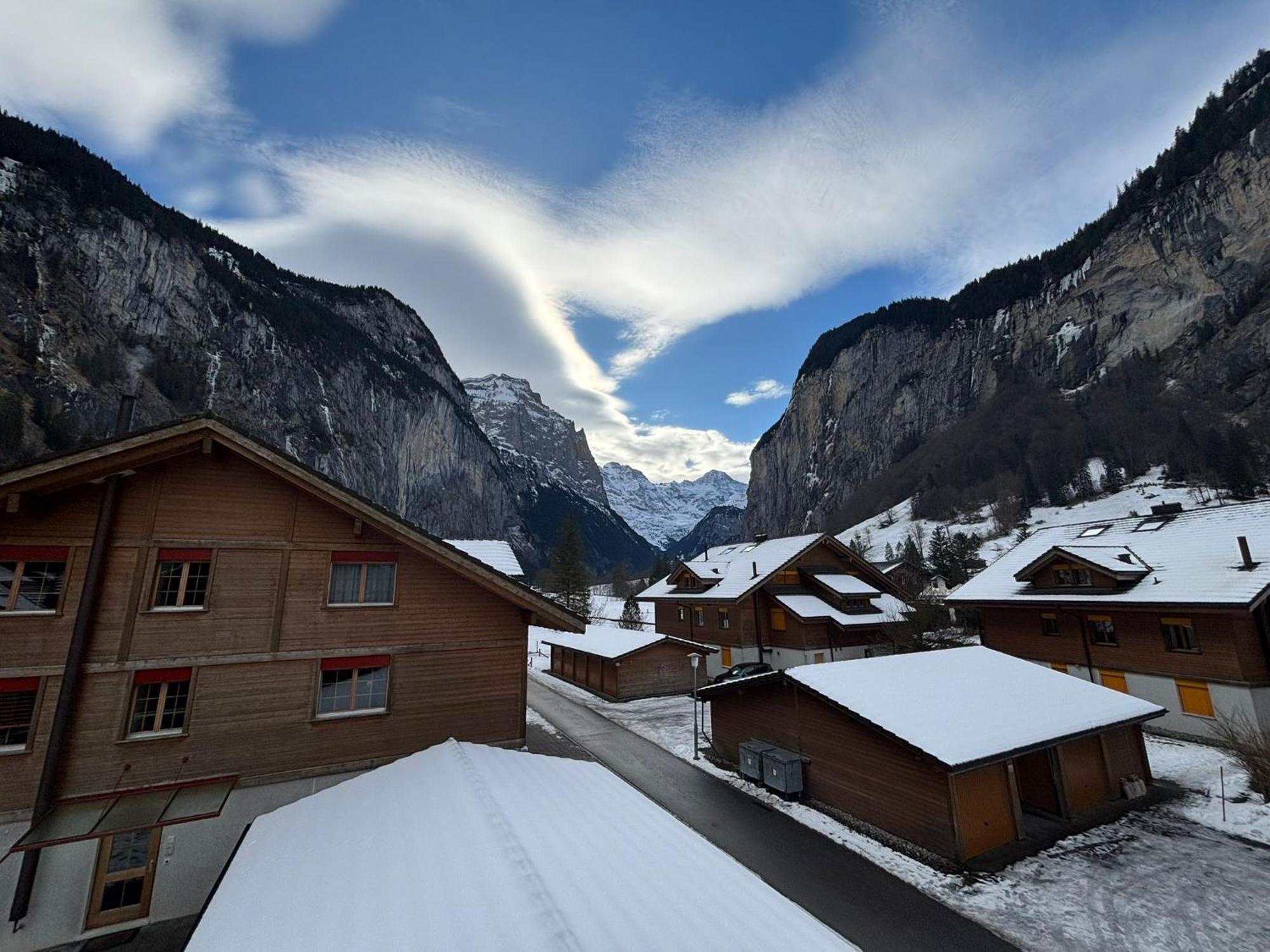 Ferienwohnung Charming Penthouse Lauterbrunnen Exterior foto