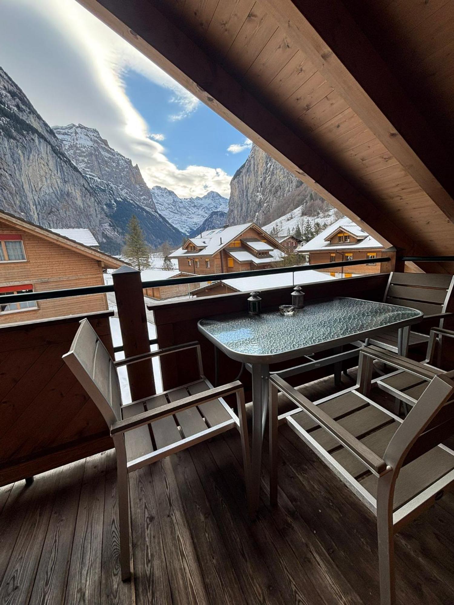 Ferienwohnung Charming Penthouse Lauterbrunnen Exterior foto